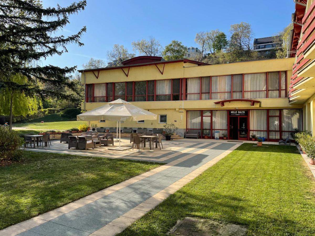 Hello Balcsi Apartmanhaz Couette-café Tihany