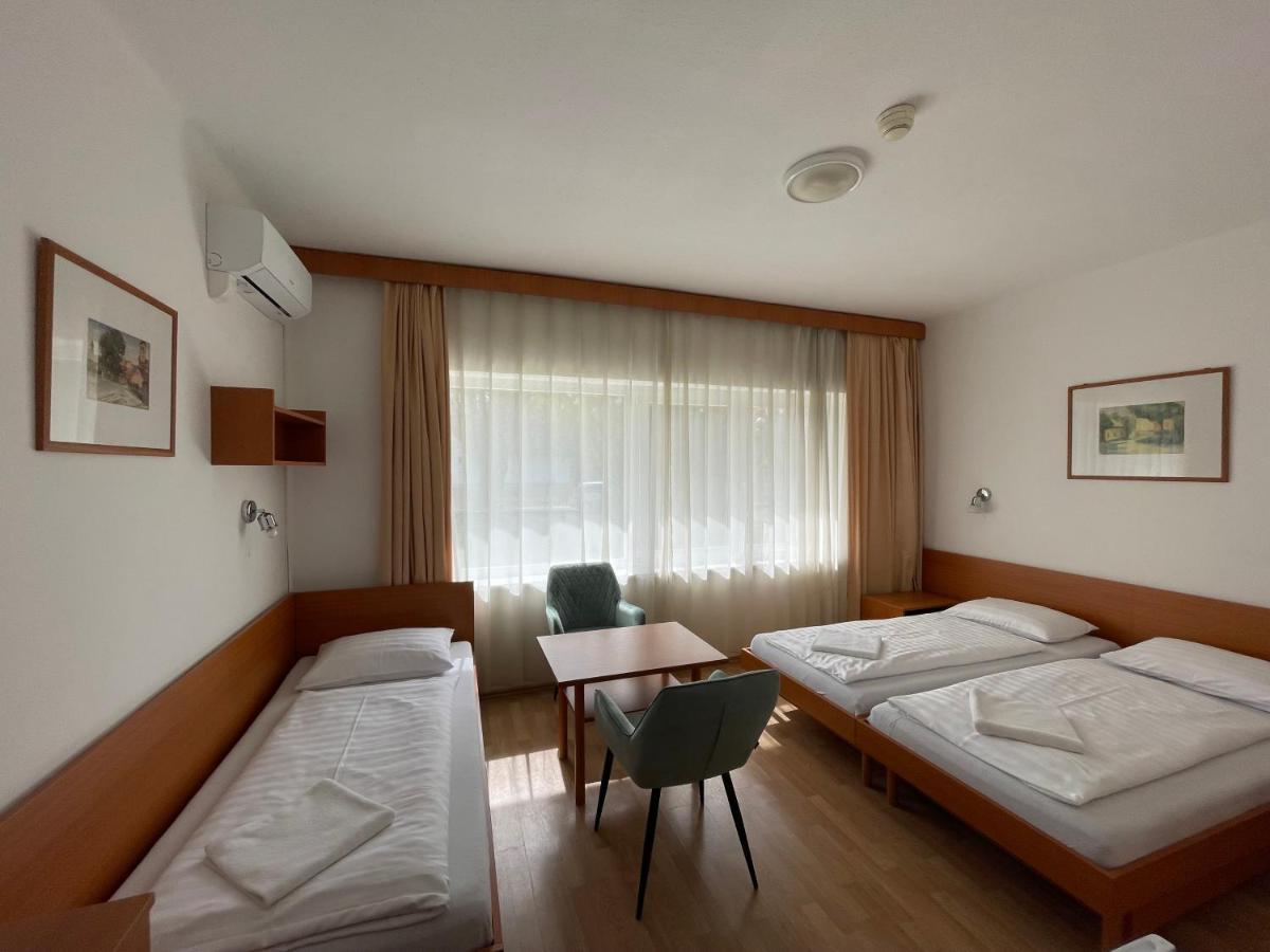 Hello Balcsi Apartmanhaz Couette-café Tihany