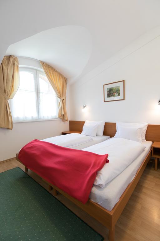Hello Balcsi Apartmanhaz Couette-café Tihany