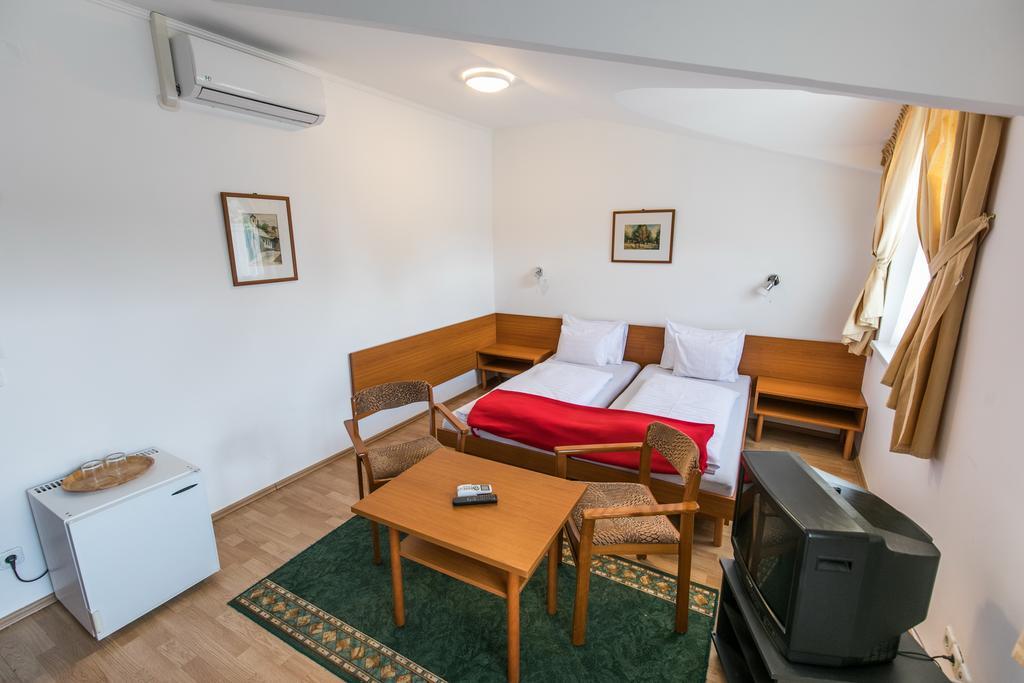 Hello Balcsi Apartmanhaz Couette-café 2*